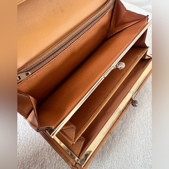 Vintage Celine Triomphe leather wallet w/ Kiss Lock - Picture 8 of 12